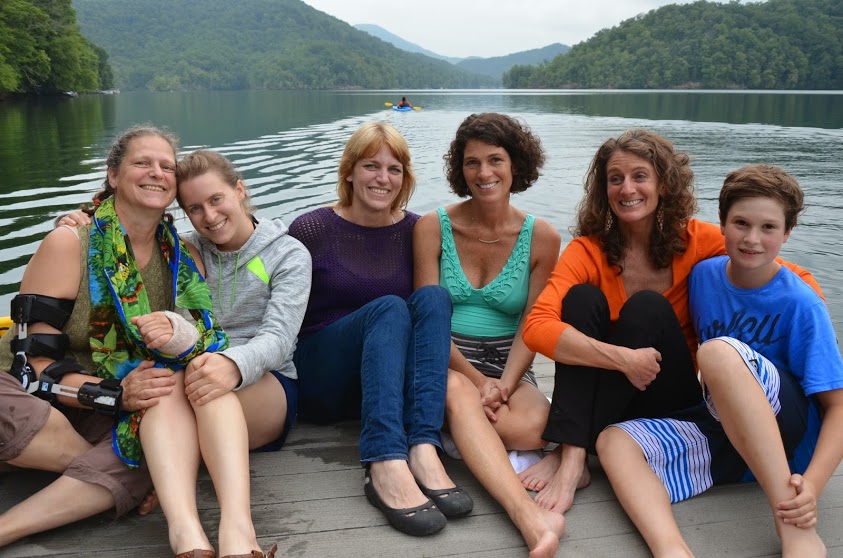 Mom's whole family came in from NY. Everyone enjoyed the lake